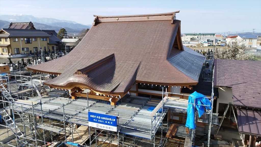 鐘撞堂から本堂を撮影（3/31）